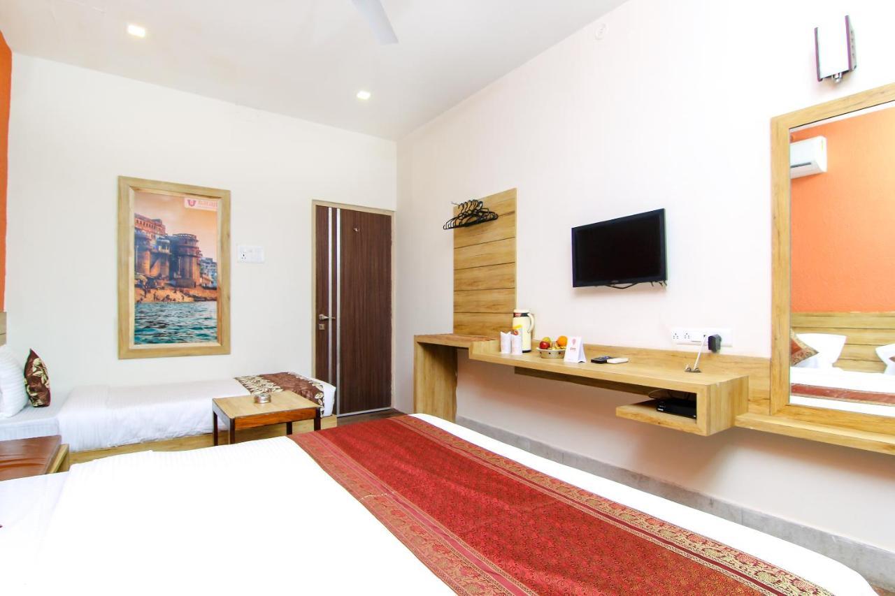 Hotel R B International Varanasi Exteriör bild