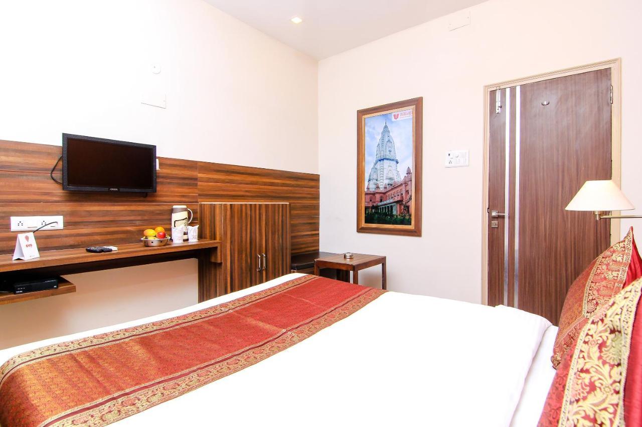Hotel R B International Varanasi Exteriör bild