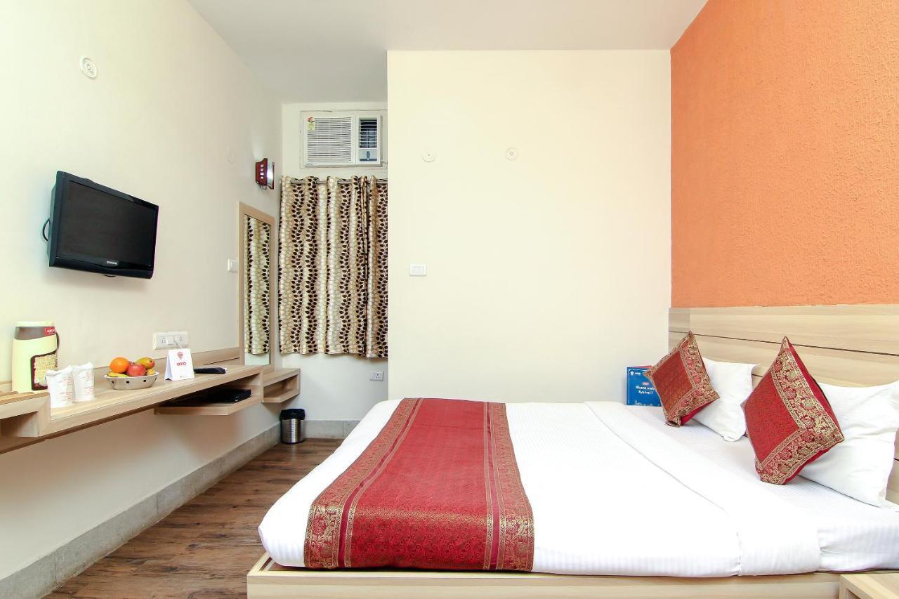 Hotel R B International Varanasi Exteriör bild