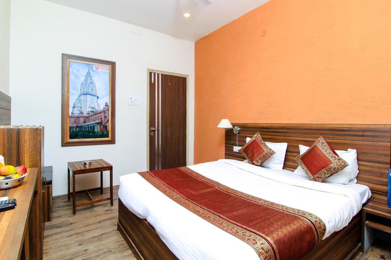 Hotel R B International Varanasi Exteriör bild