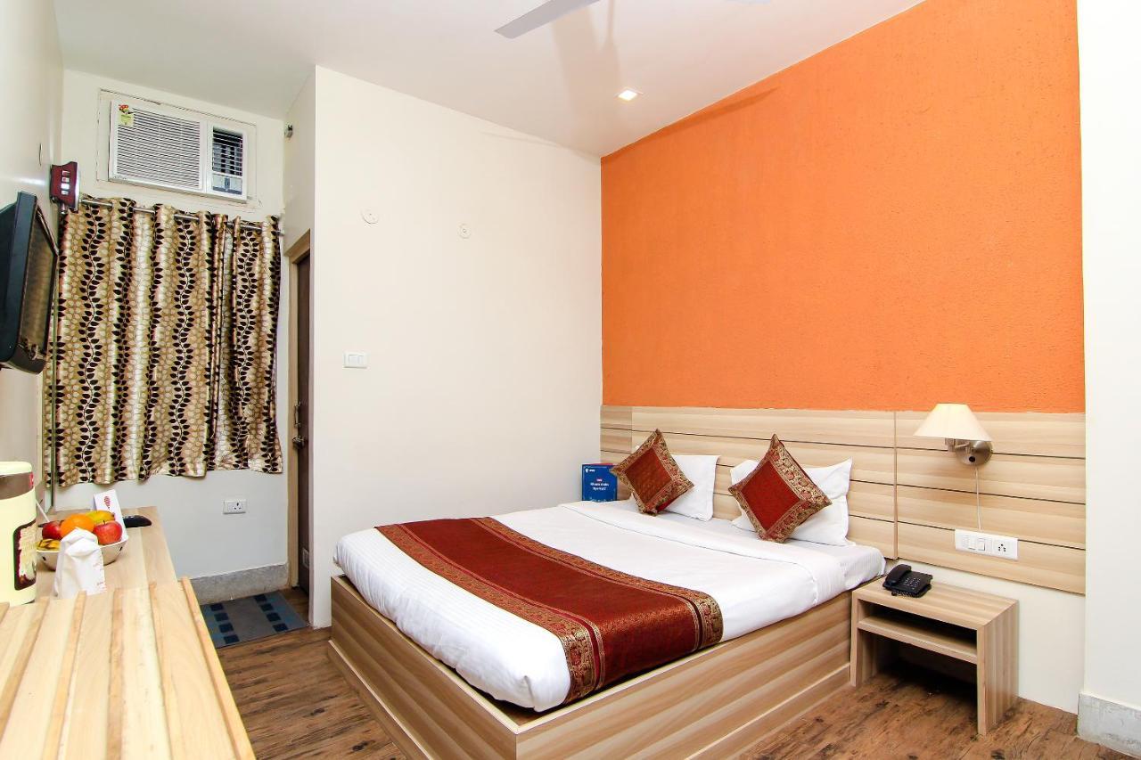 Hotel R B International Varanasi Exteriör bild