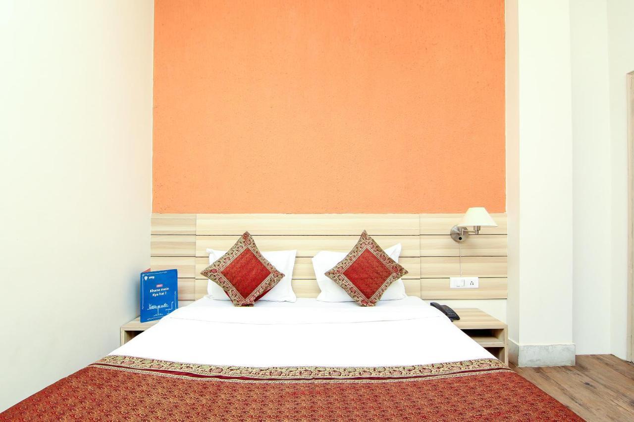 Hotel R B International Varanasi Exteriör bild