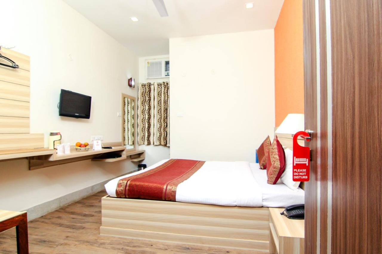 Hotel R B International Varanasi Exteriör bild
