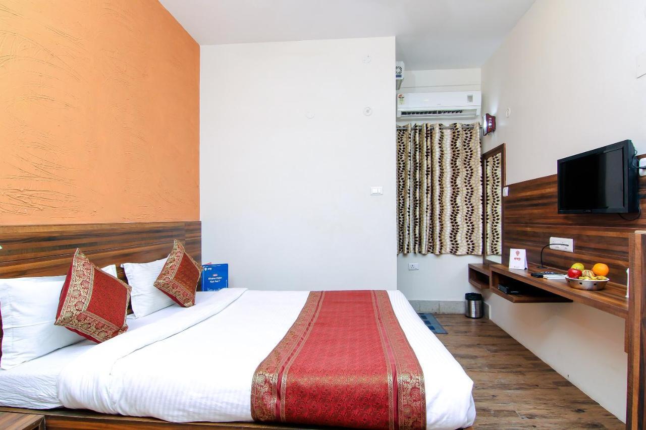 Hotel R B International Varanasi Exteriör bild