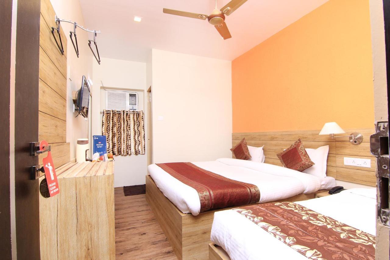 Hotel R B International Varanasi Exteriör bild