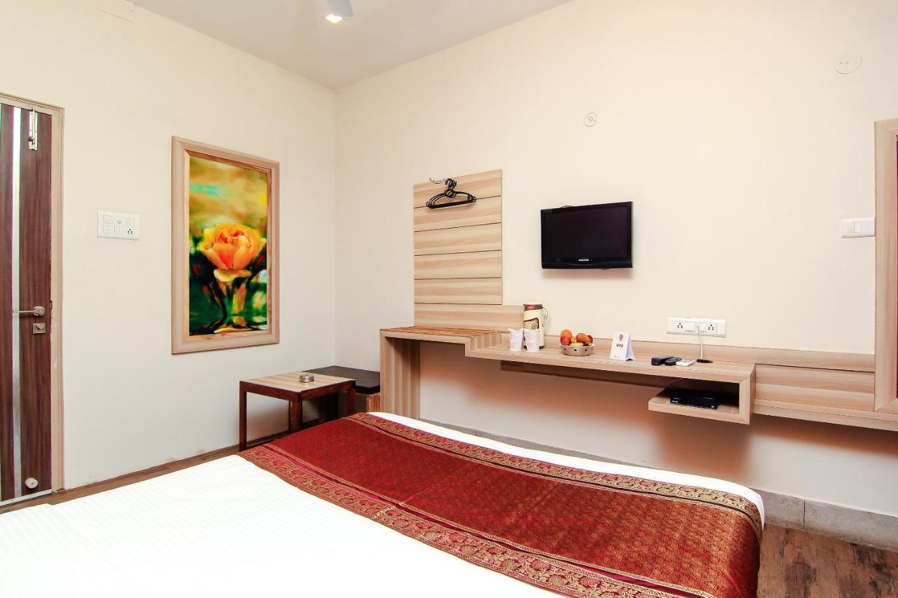 Hotel R B International Varanasi Exteriör bild