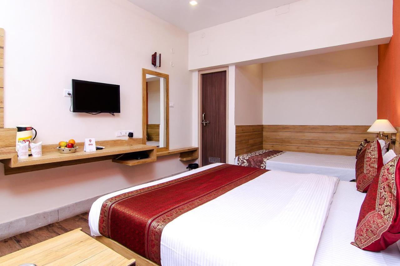 Hotel R B International Varanasi Exteriör bild