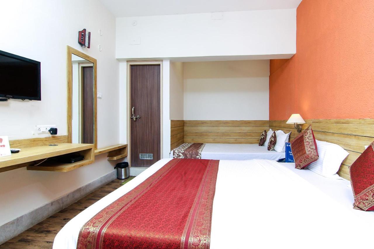 Hotel R B International Varanasi Exteriör bild
