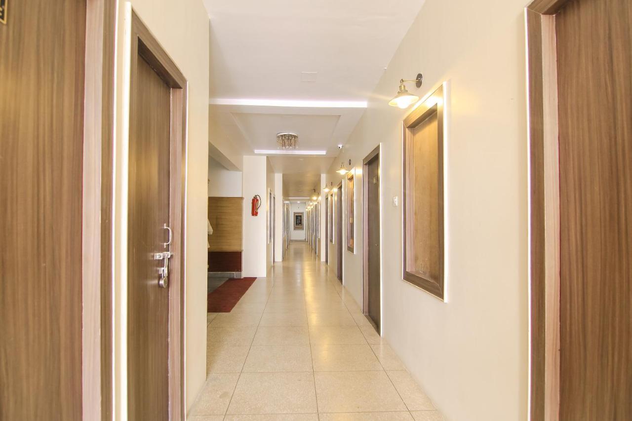 Hotel R B International Varanasi Exteriör bild