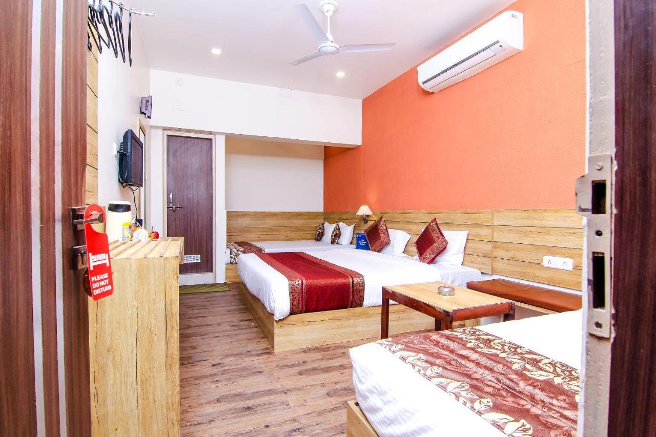 Hotel R B International Varanasi Exteriör bild
