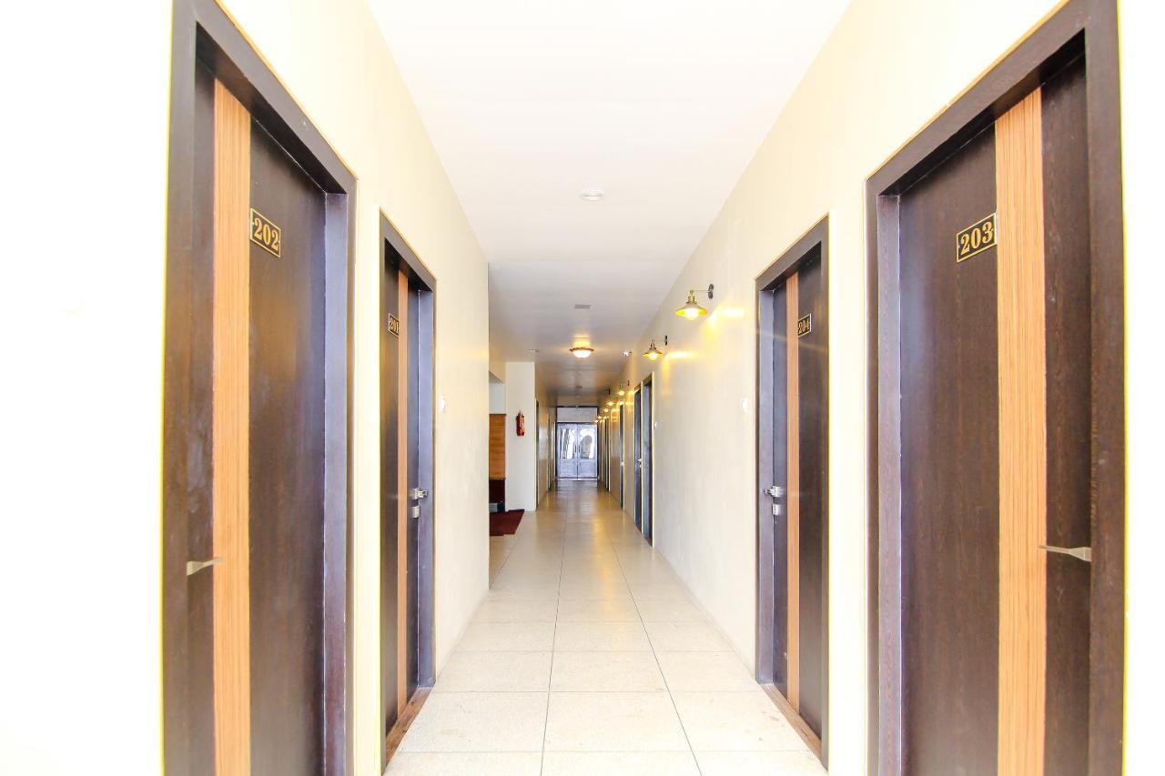 Hotel R B International Varanasi Exteriör bild